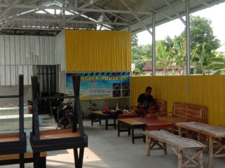 Disewakan Lapak Super Lebar Bojonegoro Kota (Samping Alfamart)
