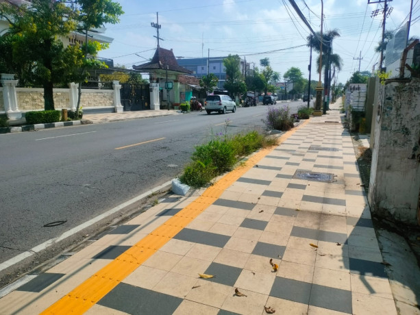 dijual-disewakan-kantorrumah-di-pusat-kota-tuban-di-pinggir-jalan-nasional-big-2
